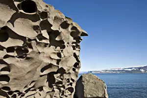 Steep Cliff Formations Drucke: Bizarre rock formations along the coast