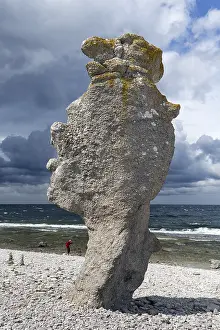 Raukar Limestone Column Drucke: Bizarre rocket, Raukar, limestone column
