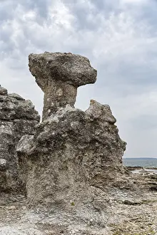 Raukar Limestone Column Drucke: Bizarre rocket, Raukar, limestone column