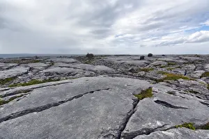 Limestone Rock Formations Europe Drucke: Bizarrely shaped limestone slabs