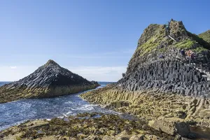 Volcanic Rock Formations UK Drucke: Bizzarely formed, polygonal columnar basalt
