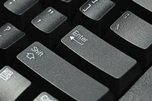 Black Keyboard Drucke: Black computer keyboard isolated on white background