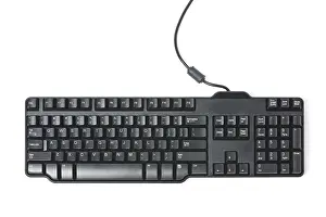 Schwarzer Computer-Tastatur isoliert auf weißem Hintergrund.