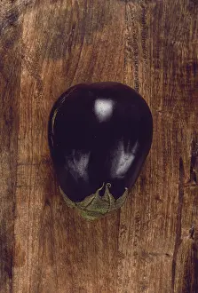 Gourmet Vegetarian Meal Ideas Drucke: Black eggplant, spherical shape