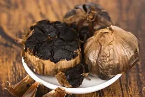Aomori Japan Black Garlic Drucke: Black garlic