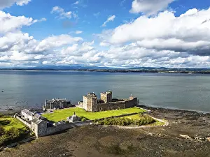 Blackness Castle Aerial View Drucke: Blackness Castle over Forth Estuary from a drone