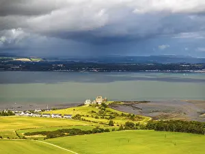 Blackness Castle Aerial View Drucke: Blackness Castle over Forth Estuary from a drone