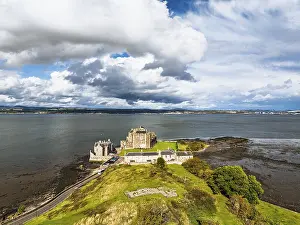 Blackness Castle Aerial View Drucke: Blackness Castle over Forth Estuary from a drone