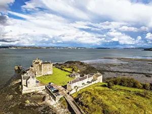 Historic Scottish Castles Drucke: Blackness Castle over Forth Estuary from a drone