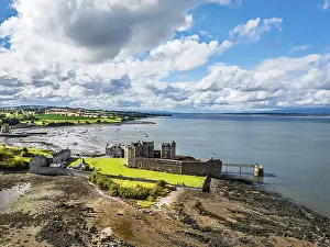Blackness Castle Aerial View Drucke: Blackness Castle over Forth Estuary from a drone