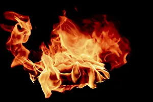 Black Background Fire Drucke: Blazing fire on black