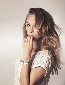Glamour Portrait Drucke: Blond face toned image, studio shot