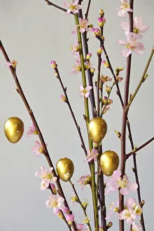 Decorative Easter Eggs Drucke: Blooming branches of a peach tree in a vase decorated with Easter eggs