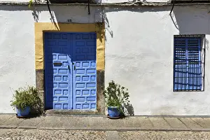 Drucke von Blauer Tür in weißgetünchtem Fassade, Altstadt von Córdoba, Córdoba, Andalusien, Spanien Blauer Tür in weißgetünchtem Fassade, Altstadt von Córdoba ,Córdoba , Andalusien , Spanien Cordoba Drucke: Blauer Tür in weißgetünchtem Fassade.