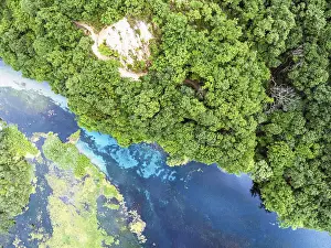 Blue Eye Albania Drucke: Top Down over The Blue Eye from a drone
