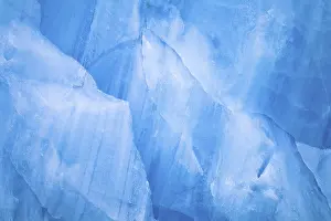 Deserted Polar Region Drucke: Blue glacier ice pattern with cracks in arctic