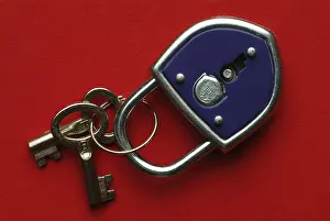 Deserted Castle Drucke: Blue padlock with two keys