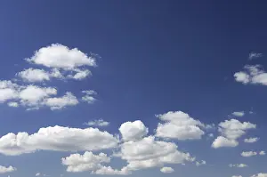 Blue Sky Drucke: Blue sky with white clouds