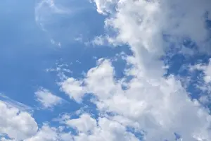 Cloud Formation Structure Drucke: Blue sky with white clouds in daylight