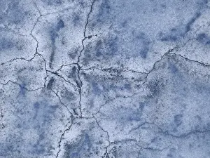 Deserted House Facade Drucke: Blue wall with cracks