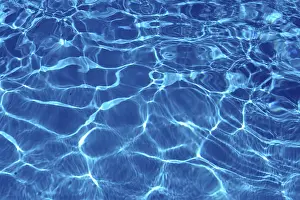 Deserted Swimming Pool Drucke: Blue water in a pool