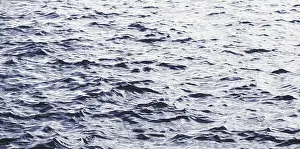 Abstract Background Image Drucke: Blue water surface with small waves