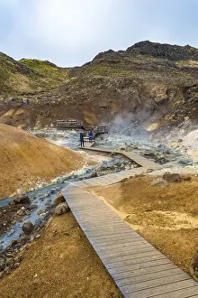 Geothermal Area In Iceland Drucke: Boardwalk over steaming ground