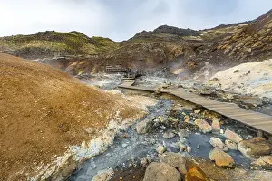 Geothermal Area In Iceland Drucke: Boardwalk over steaming ground