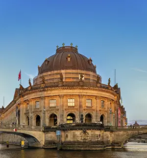 UNESCO World Heritage Site Berlin Drucke: The Bode Museum in the light of the evening sun