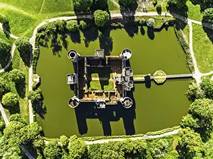 UK Defence Facility Image Drucke: Top Down over Bodiam Castle from a drone