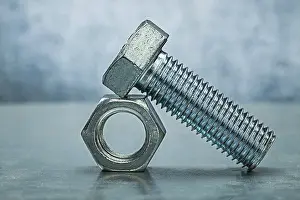 Close Up Metal Drucke: Bolt on nut metalic background close up