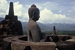 Borobudur Temple Complex Drucke: Borobudur, largest Buddhist temple complex in the world