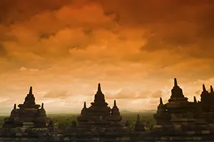 Southeast Asia Religious Site Drucke: Borobudur Ruins at Yogyakarta, Central Java