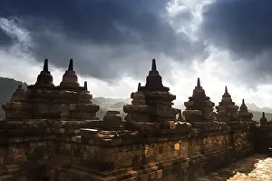Southeast Asia Historical Landmark Drucke: Borobudur Ruins at Yogyakarta, Central Java