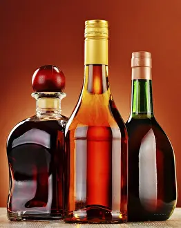Assorted Alcoholic Beverages Drucke: Bottles of assorted alcoholic beverages