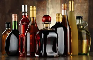 Assorted Alcoholic Beverages Drucke: Bottles of assorted alcoholic beverages