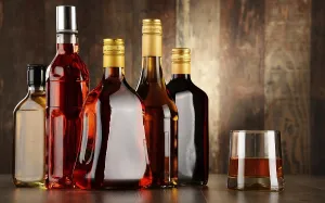 Deserted Liquor Store Drucke: Bottles of assorted alcoholic beverages