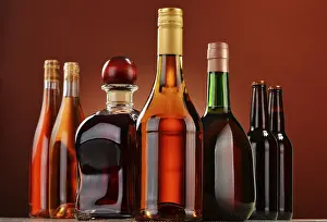Deserted Liquor Store Drucke: Bottles of assorted alcoholic beverages