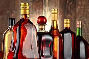 Assorted Alcoholic Beverages Drucke: Bottles of assorted alcoholic beverages