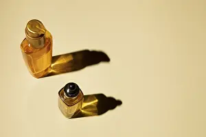 Alternative Medicine Ingredients Drucke: Bottles essential oil plain background
