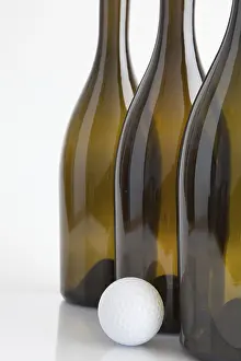 Deserted Golf Course Drucke: Three empty bottles of wine