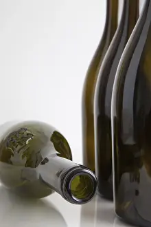 Empty Wine Bottles Drucke: Four empty bottles of wine