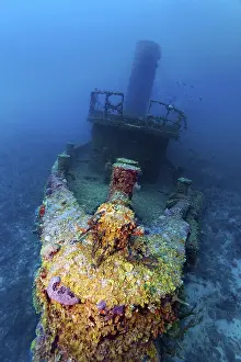 Uninhabited Caribbean Island Drucke: Bow in front, bridge behind, funnel behind