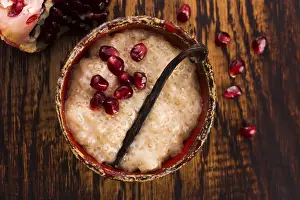 Exotic Fruit Desserts Drucke: A bowl of tapioca pudding with vanilla and pomegranate