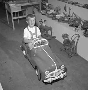 Vintage Toy Cars Drucke: Boy in the 1950s