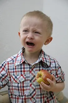 Balanced Diet For Kids Drucke: Boy, 2 years old, crying