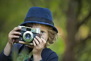 Daytime Portrait Photo Drucke: Boy, 5, with an old camera