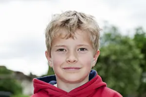 Portrait Of A Smiling Boy Drucke: Boy with earring, portrait