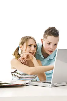 Teenage Education Drucke: Boy and girl learning together with a computer
