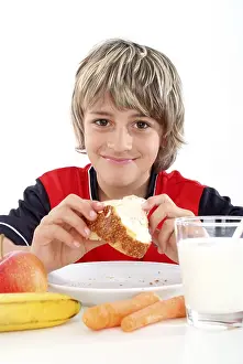 Nutritious Meal Ideas Drucke: Boy with healthy breakfast